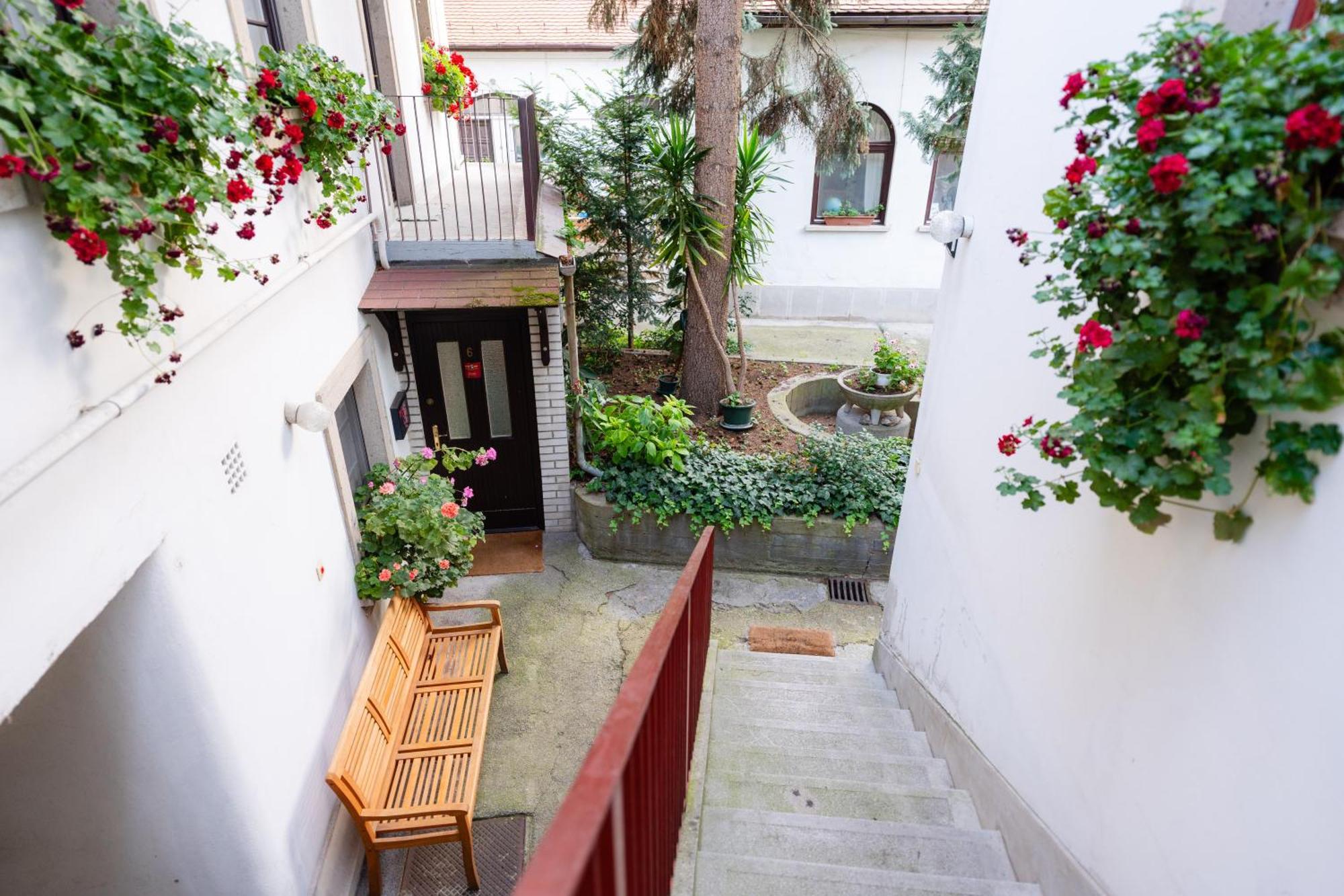 Carlone House Apartment เอ็กเกอร์ ภายนอก รูปภาพ